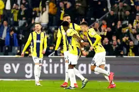 Mert Müldür Antalyaspor'a Gol Attı! Fenerbahçe'yi Zafere Taşıdı