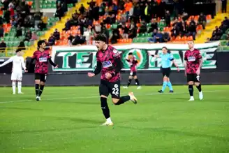 Alanyaspor, Karagümrük'ü 3-1 Yendi!