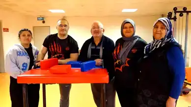 Asude Sarı'dan Bilek Güreşinde Zafer!