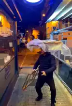Bursa Simitçisi Dans Ederek Sattı!