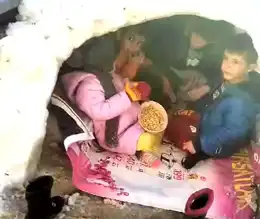 Malatya'da Çocuklar Kardan Evde Eğlendi!
