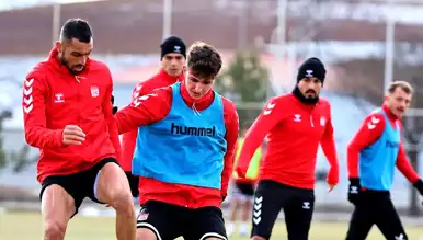 Sivasspor, Teknik Direktörsüz Antrenmanla Keçiörengücü Maçına Hazırlanıyor