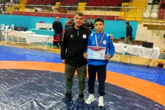 Enes Emrem, Yıldızlararası Güreşte Şampiyon!