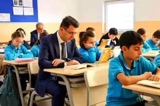 Vali, Öğrencilerle Voleybol Maçı Yaptı