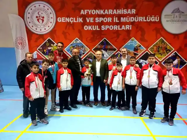 Afyonkarahisar'da Küçük Erkekler Voleybol Turnuvası Sona Erdi