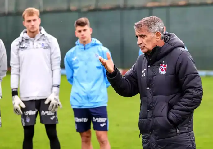 Şenol Güneş, Başarılı U19 Takımını Ziyaret Etti