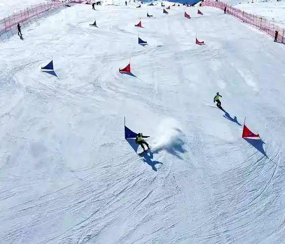Ergan Dağı'nda Heyecan Dolu Snowboard Yarışması!