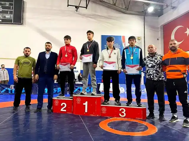 Erzurumlu Güreşçiler Artvin'de Parladı!
