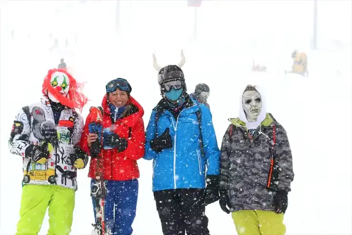 Erciyes'te Renkli Kayak Şöleni!