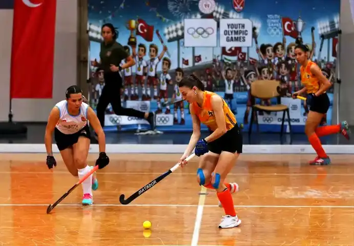 Gaziantep Takımları Salon Hokeyi Süper Lig'de Zirvede!