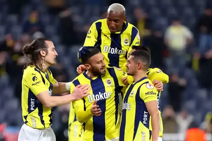 Fenerbahçe'nin UEFA Ligi Kadrosu Güncellendi! 3 Yeni Yıldız