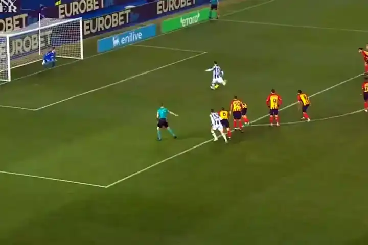 Udinese'de Penaltı Draması: Lucca'nın Golü ve Anında Değişiklik!